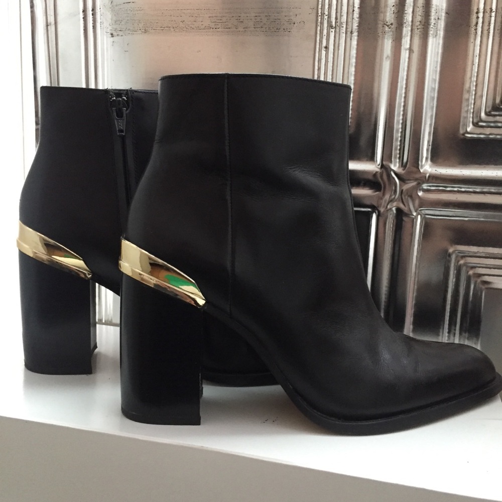 Zara Black leather boots gold detail eu39